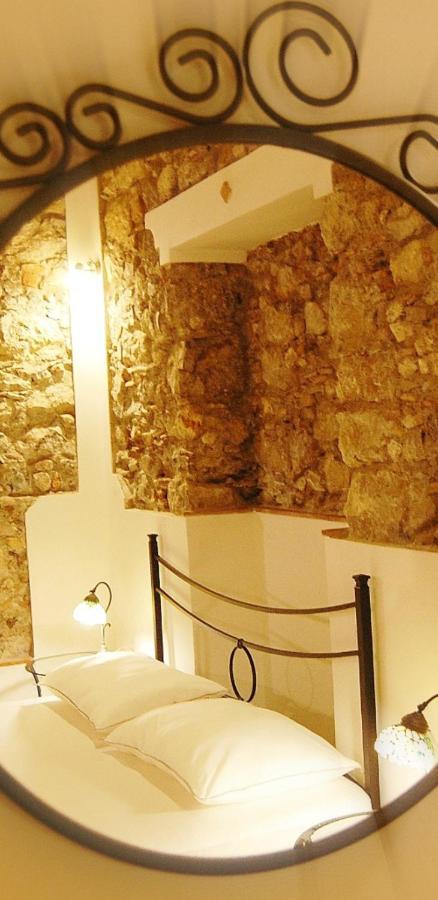 Incantevole E Storico Appartamento In Pieno Centro Taormina Exterior photo